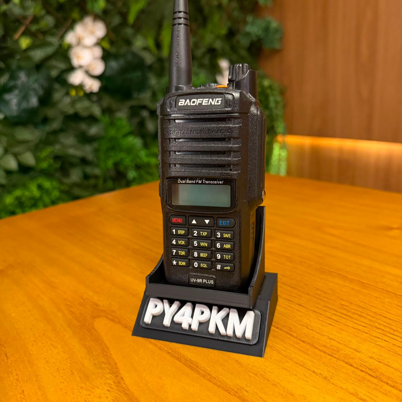 Suporte de mesa personalizado para Rádio HT com indicativo